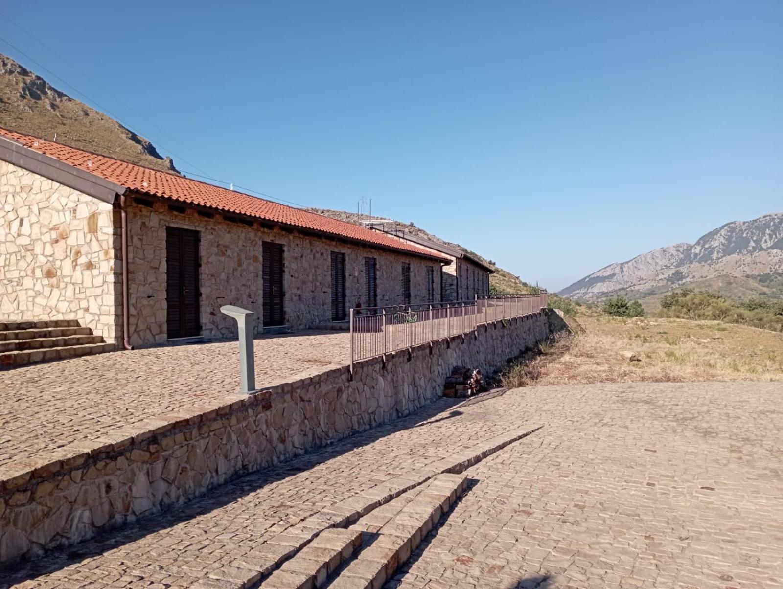 Foresteria Mongerrati Isnello Bagian luar foto